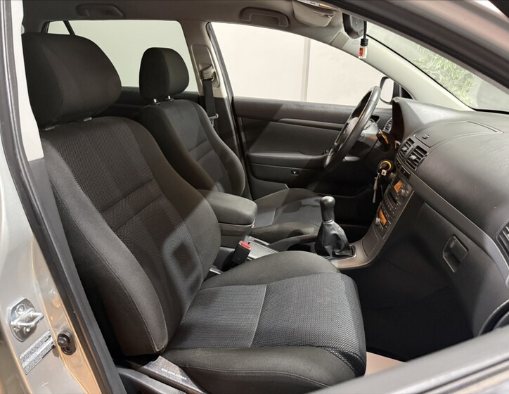 Toyota Avensis 26