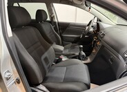 Toyota Avensis 26