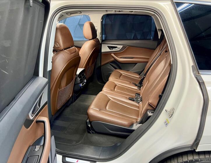Audi Q7 12