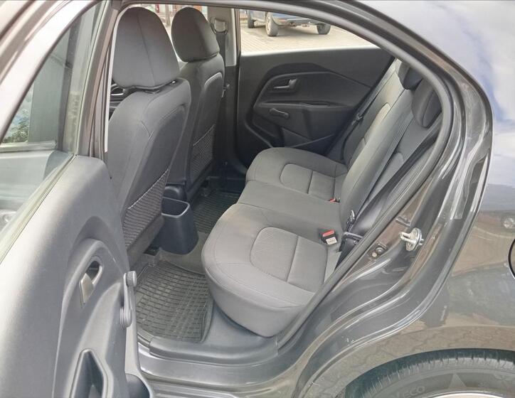 KIA Rio 14