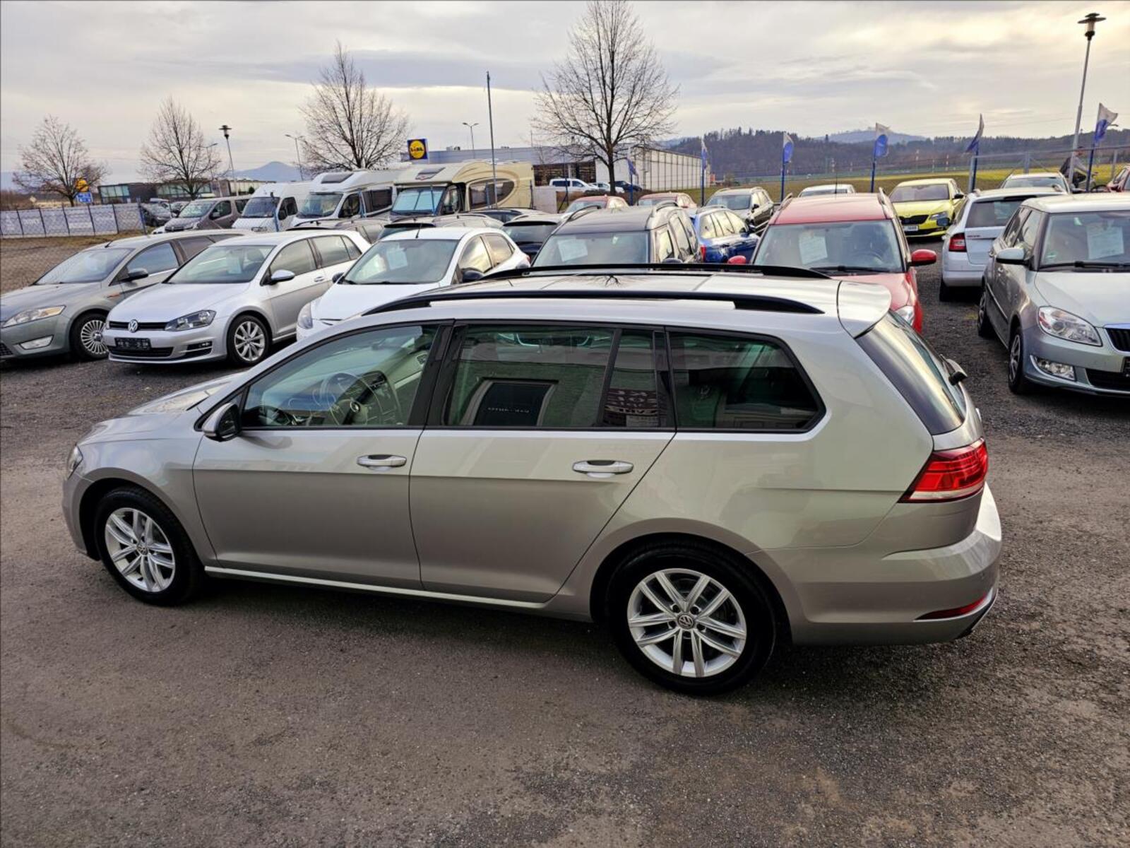 Volkswagen Golf 9