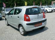 Nissan Pixo 6