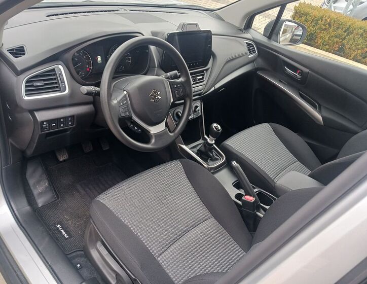 Suzuki S-Cross 10