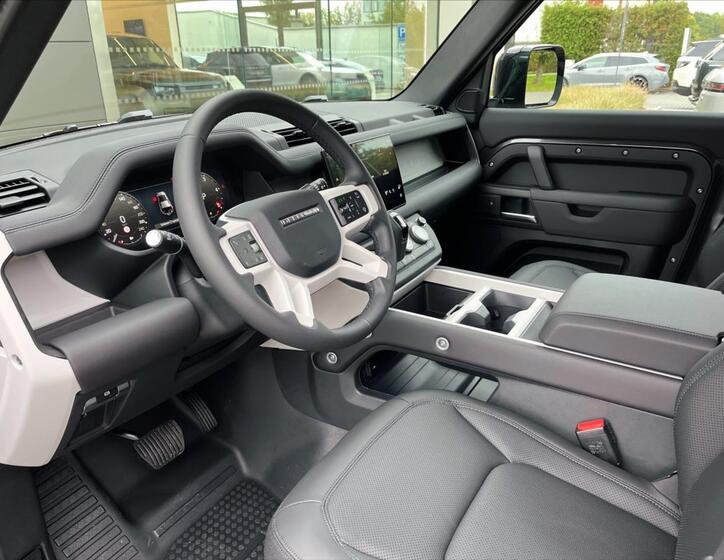 Land Rover Defender 8