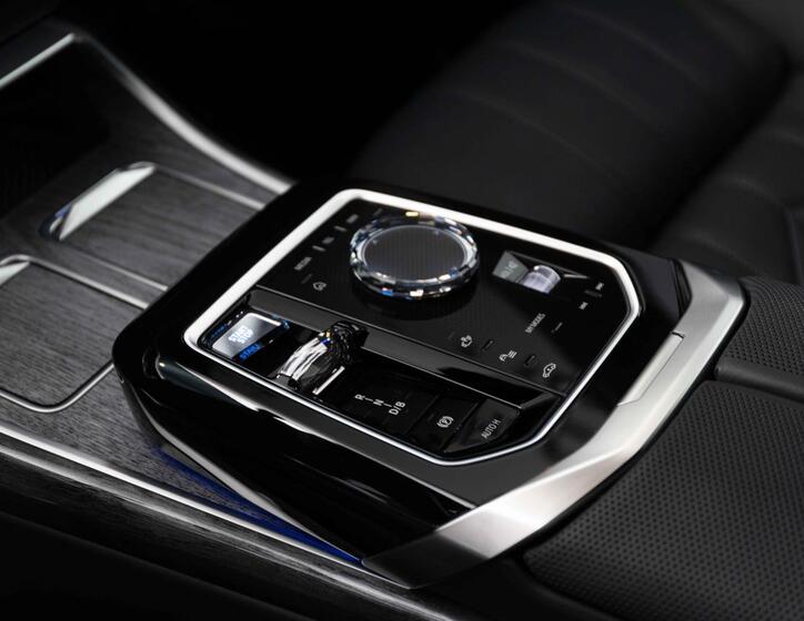 BMW i7 14