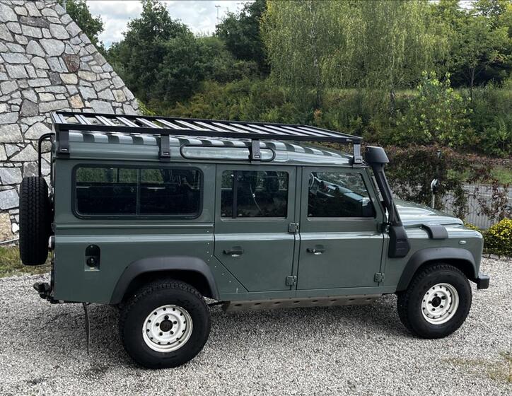 Land Rover Defender 8