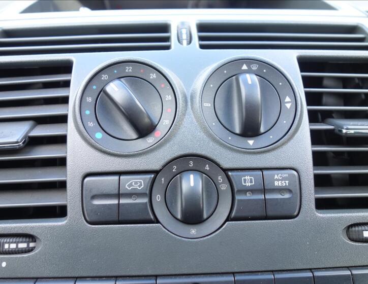 Mercedes-Benz Vito 21