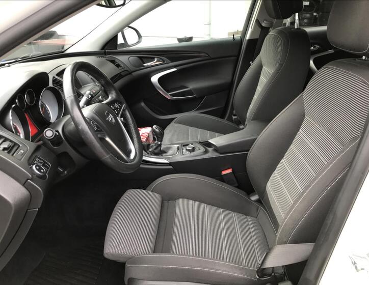 Opel Insignia 9