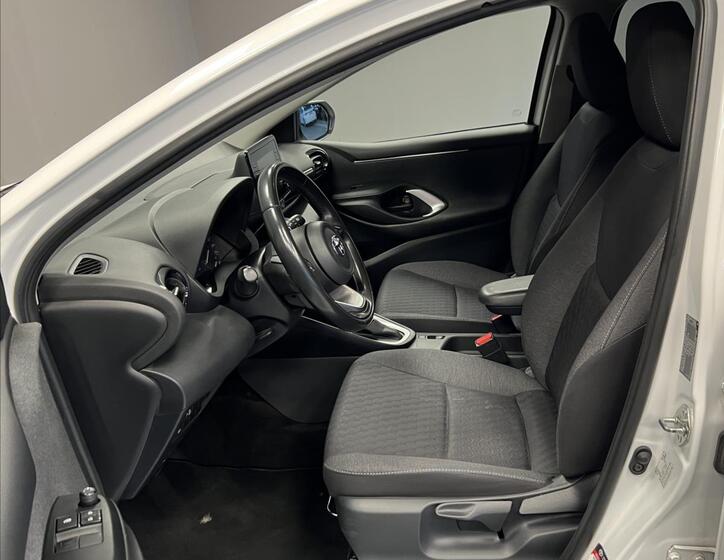 Toyota Yaris 8