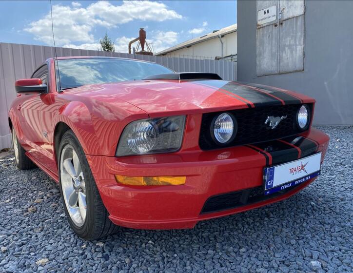 Ford Mustang 1
