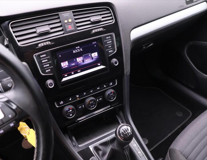 Volkswagen Golf 23