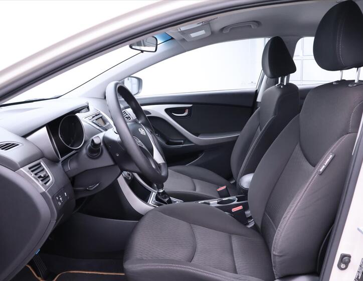 Hyundai Elantra 10