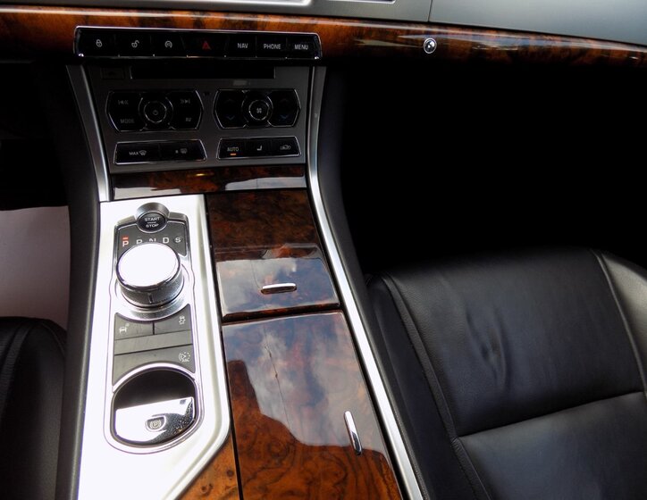 Jaguar XF 30