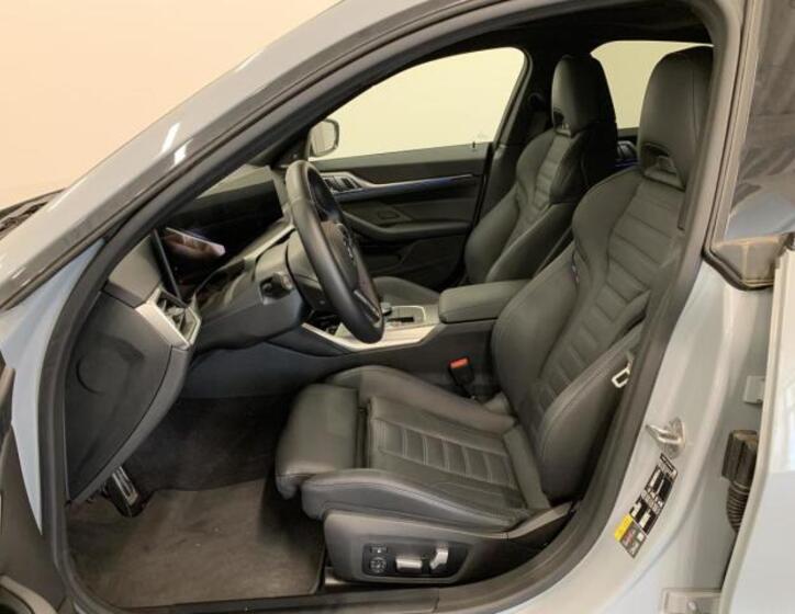 BMW i4 12