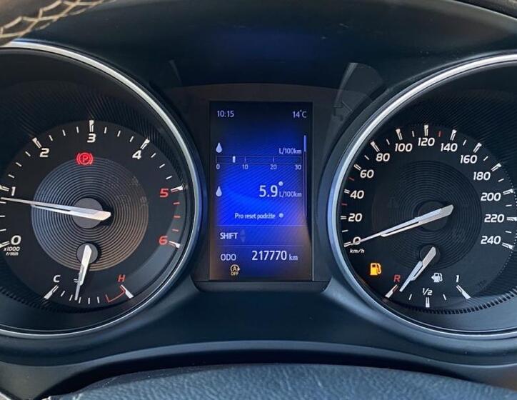 Toyota Avensis 16