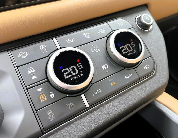 Land Rover Defender 24