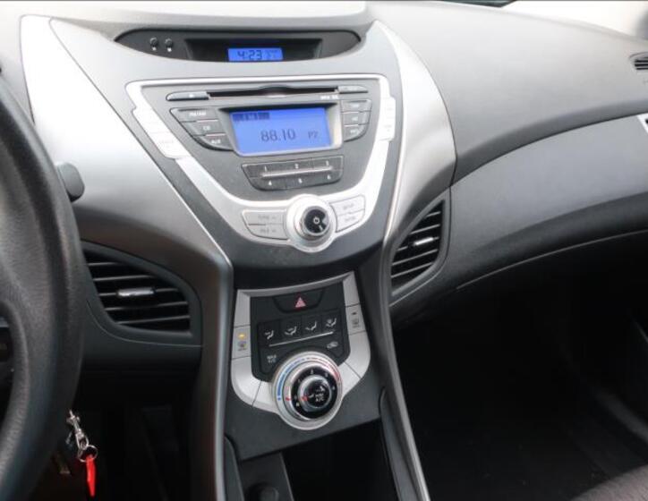 Hyundai Elantra 16