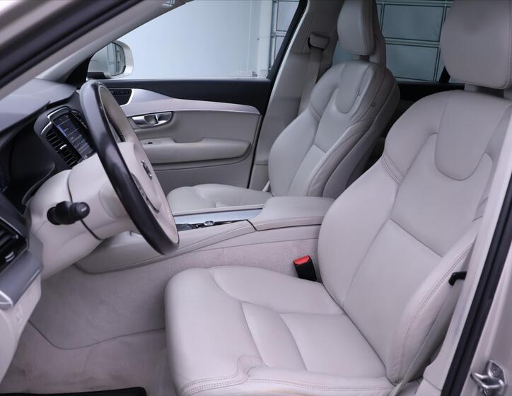 Volvo XC90 12