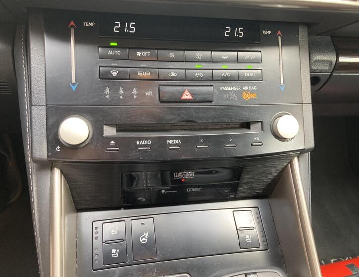 Lexus IS 300h 17