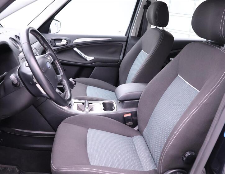 Ford Galaxy 12