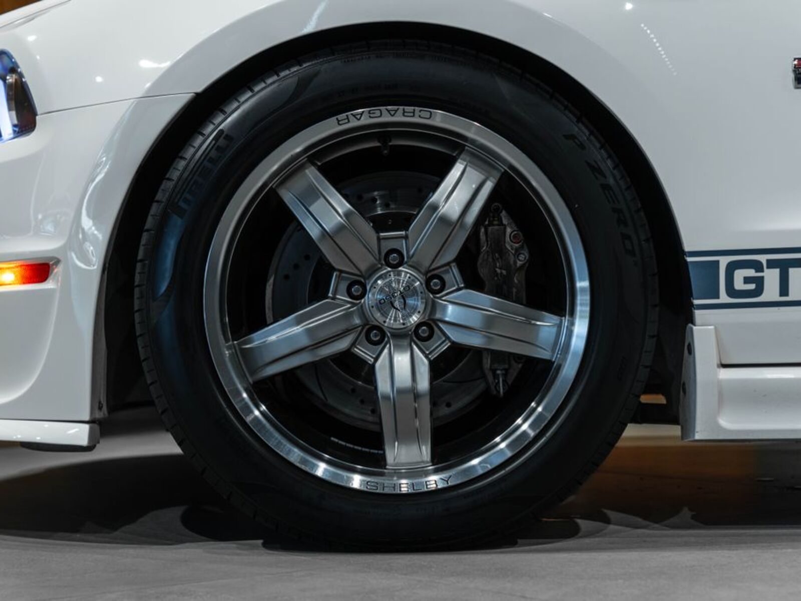 Ford Mustang 4
