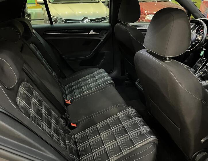 Volkswagen Golf 16