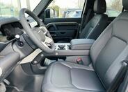 Land Rover Defender 9