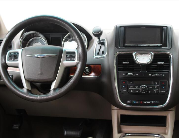 Chrysler Town & Country 21