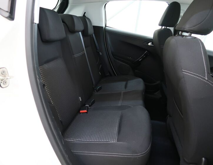 Peugeot 208 24