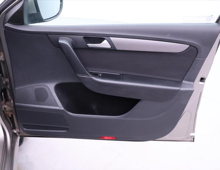 Volkswagen Passat 12
