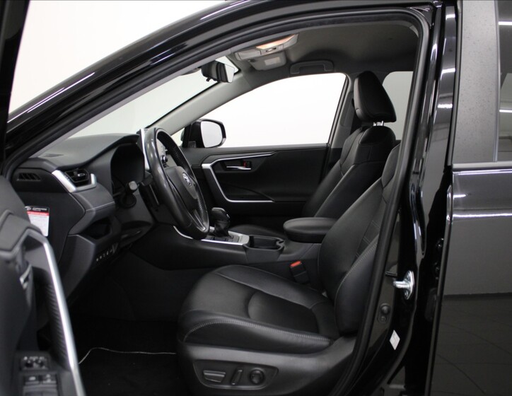 Toyota RAV4 6