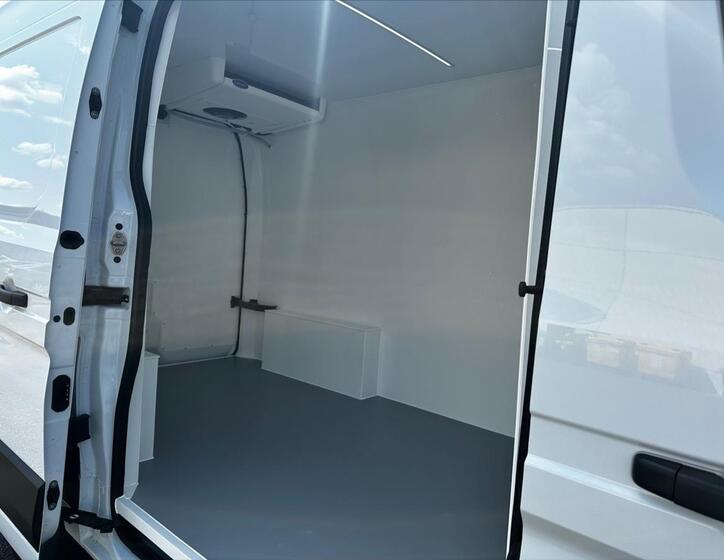 Nissan Interstar 12