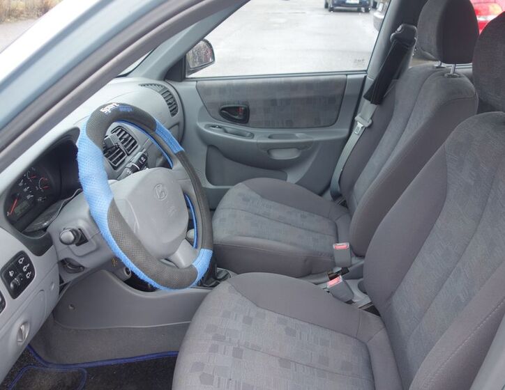 Hyundai Accent 19