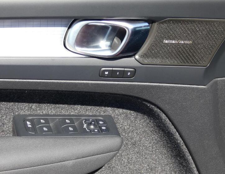 Volvo XC40 9
