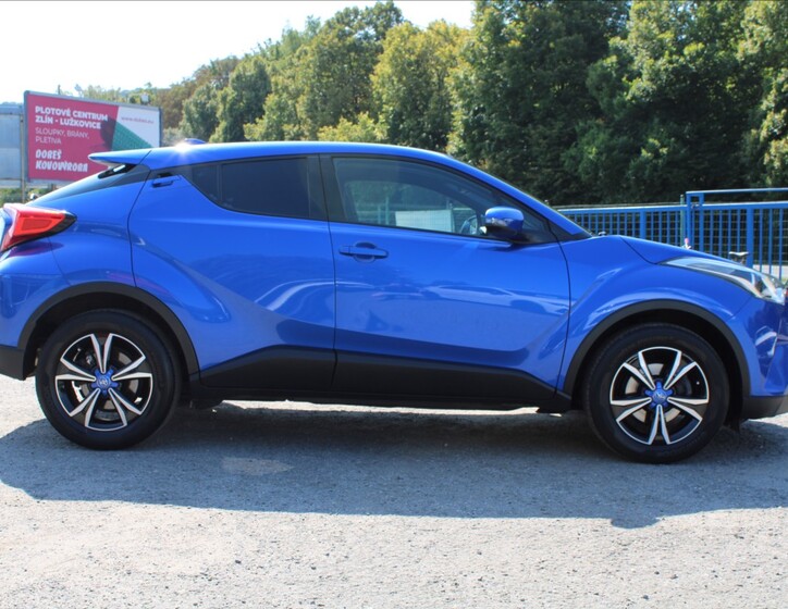 Toyota C-HR 4