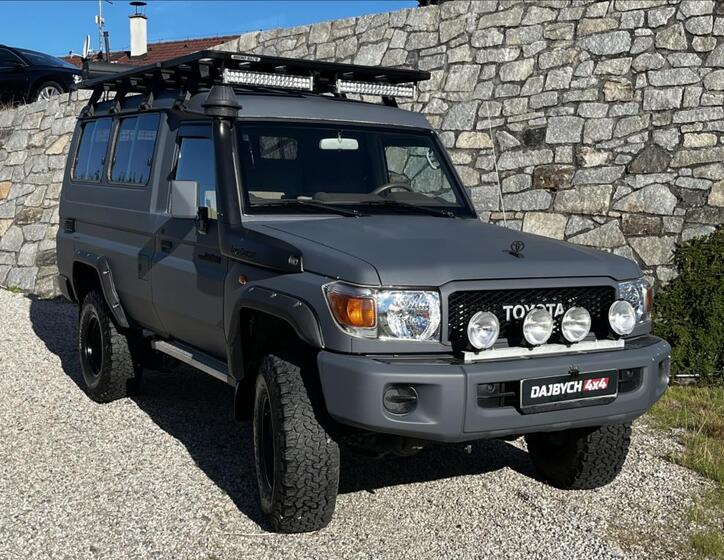 Toyota Land Cruiser 1