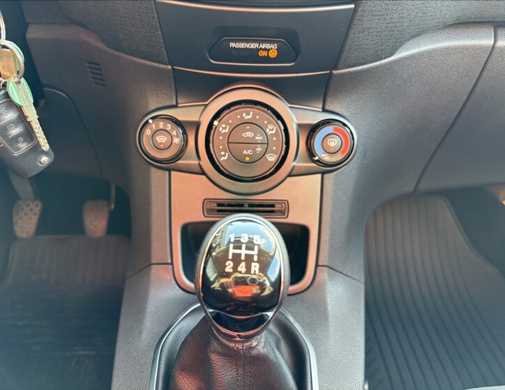 Ford Fiesta 12