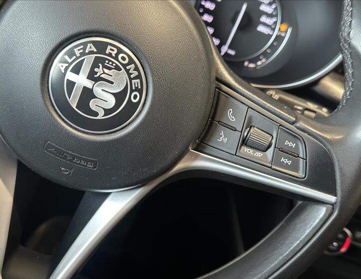 Alfa Romeo Stelvio 32