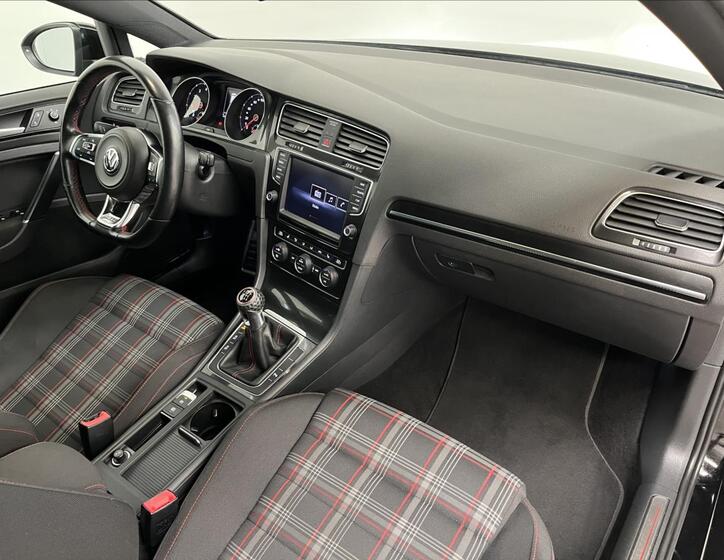 Volkswagen Golf 22