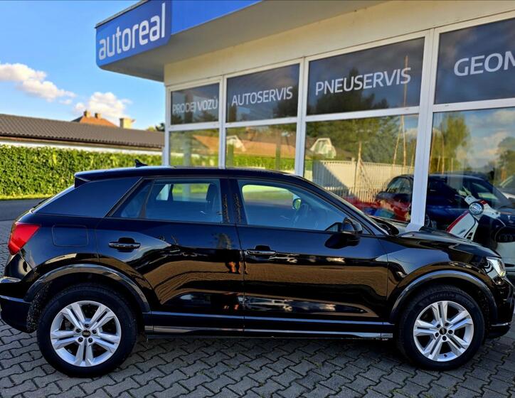Audi Q2 8