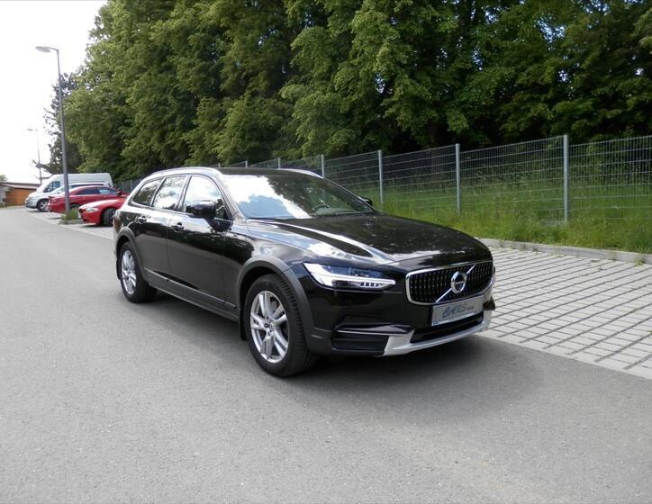 Volvo V90 4