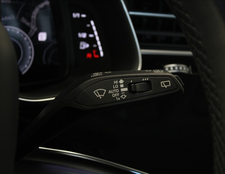 Audi Q7 25