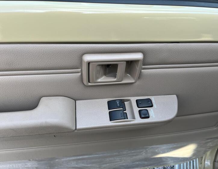 Toyota Land Cruiser 16