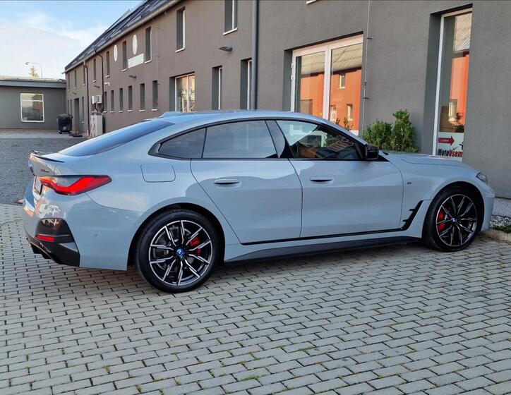 BMW i4 11