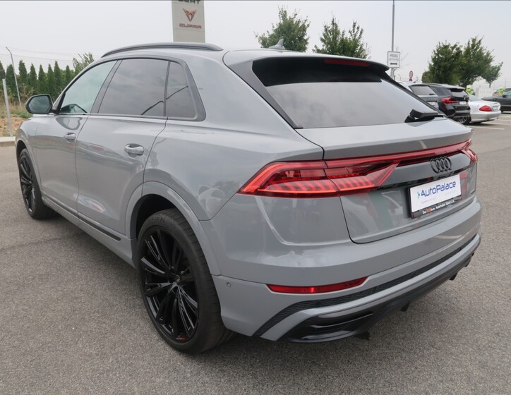Audi Q8 6