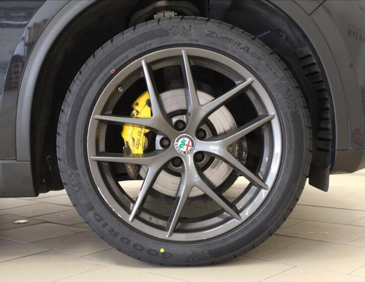 Alfa Romeo Stelvio 34