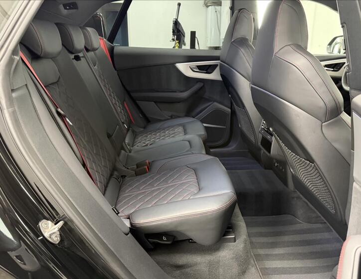 Audi Q8 14