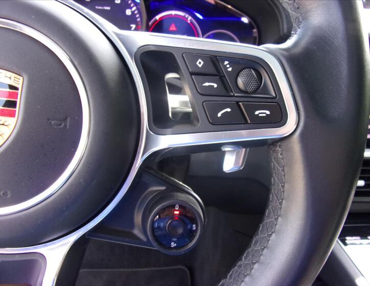 Porsche Cayenne 26