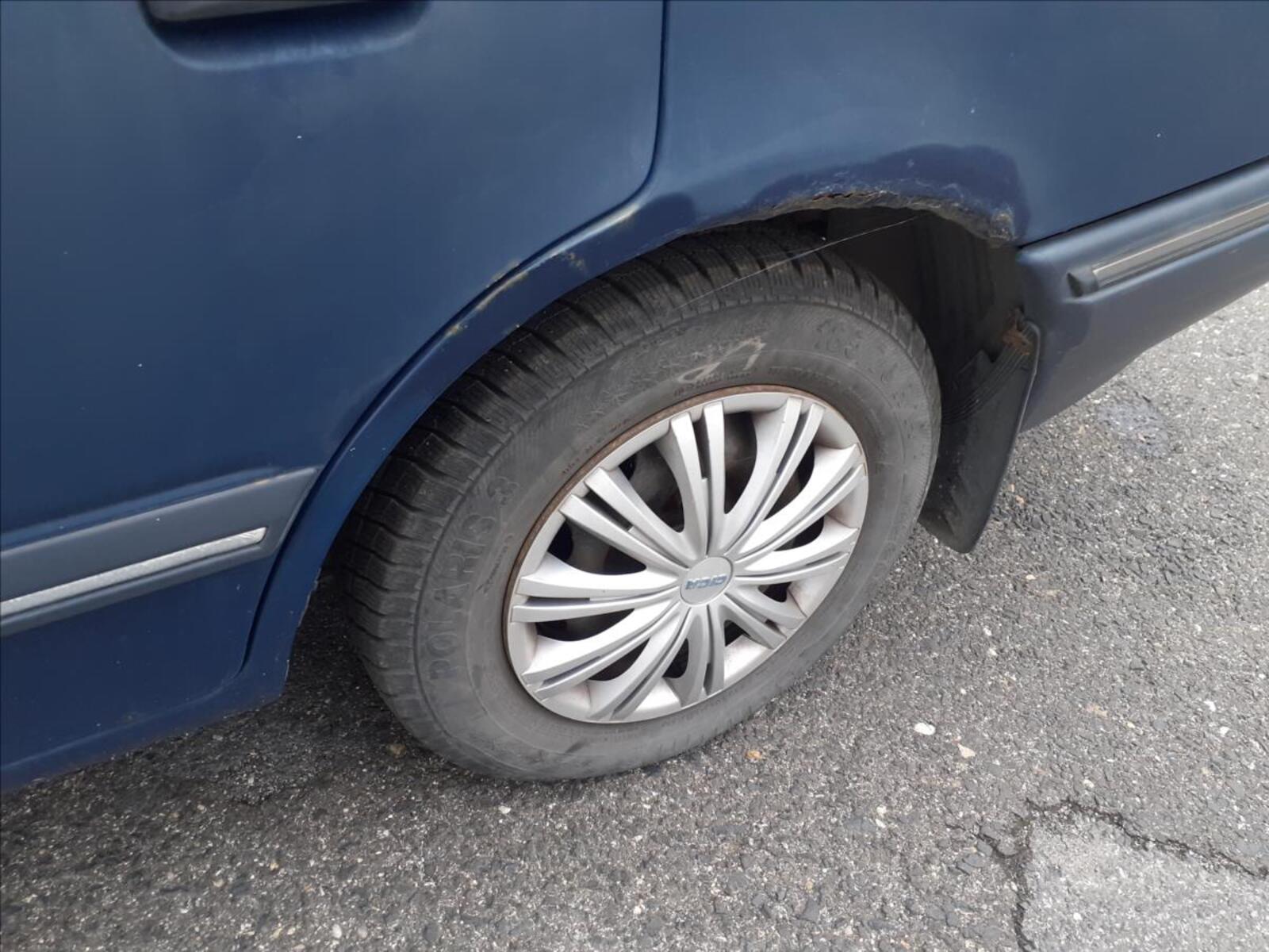 Ford Scorpio 12