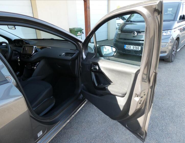 Peugeot 208 22
